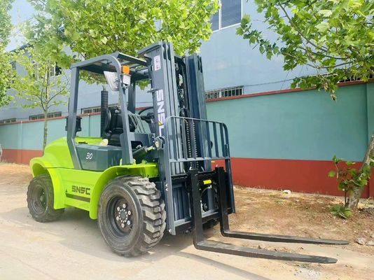 3000-5000 кг 4WD грунтовые вилочные погрузчики
